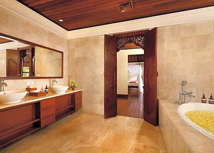 Hazel 3 Bedroom Private Pool Jimbaran (Bali)